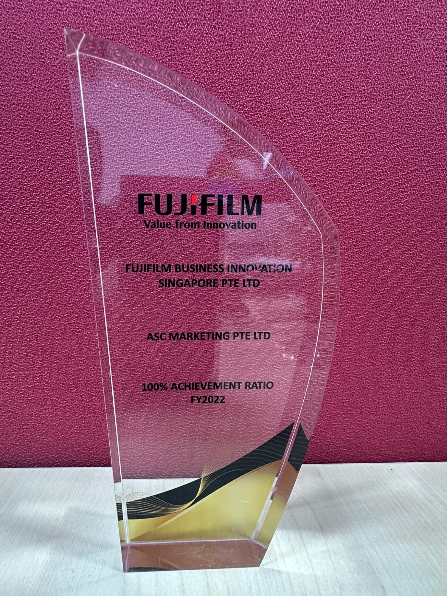 Fujifilm Business Innovation Singapore 100% Achievement Ratio FY2022 award presented to ASC Marketing Pte Ltd